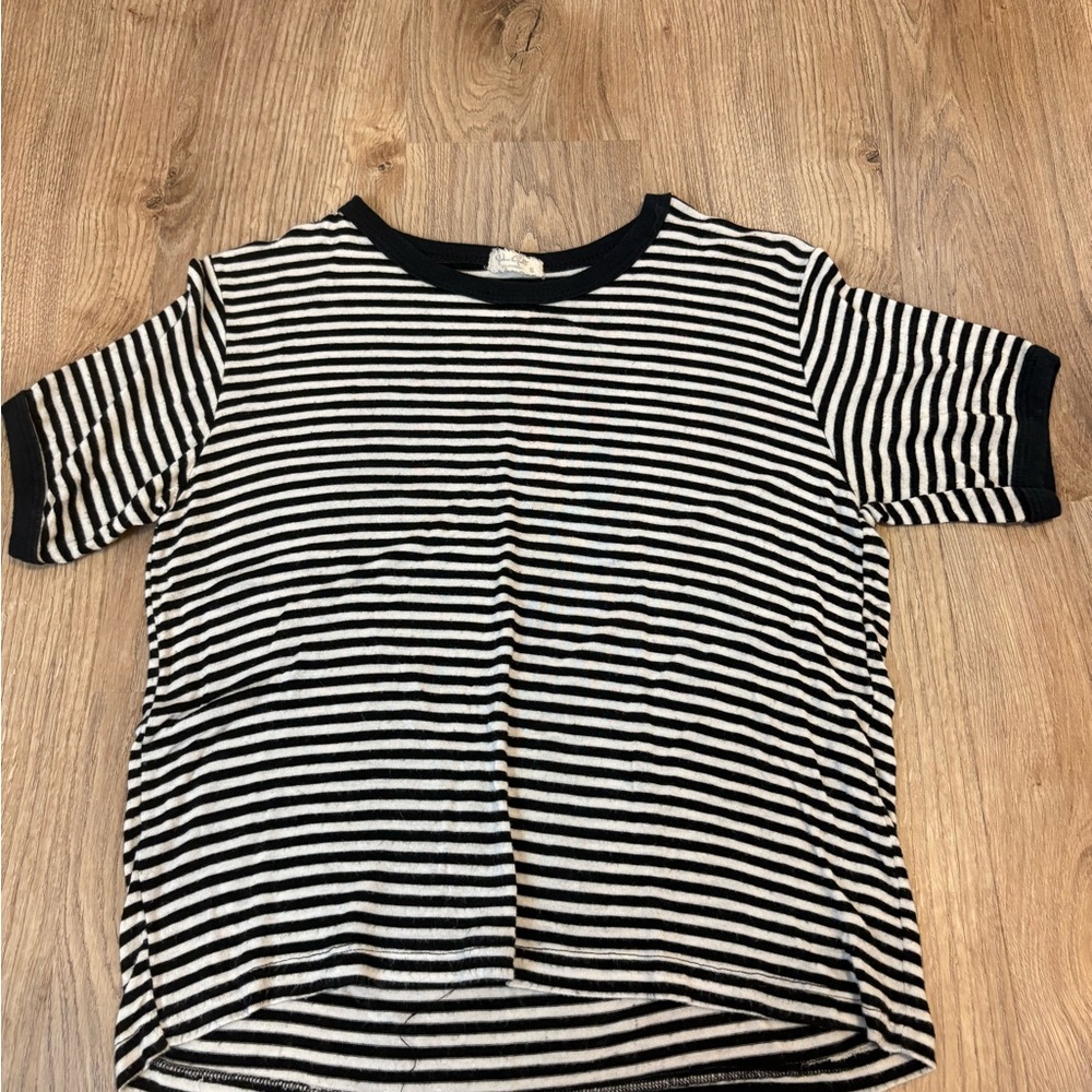 Black and White Striped Short Sleeve Tee Casual Fit
